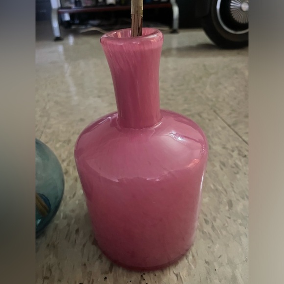 2-Decor Diffuser Oil Vase - Picture 3 of 8